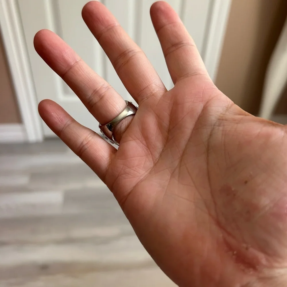 4/$50 Cluster dome statement silver band woman ring size 6 1/2 💚 - Picture 6 of 8